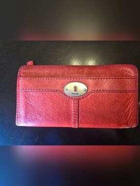 Fossil Red Leather Zip Wallet with Keyhole Plaque